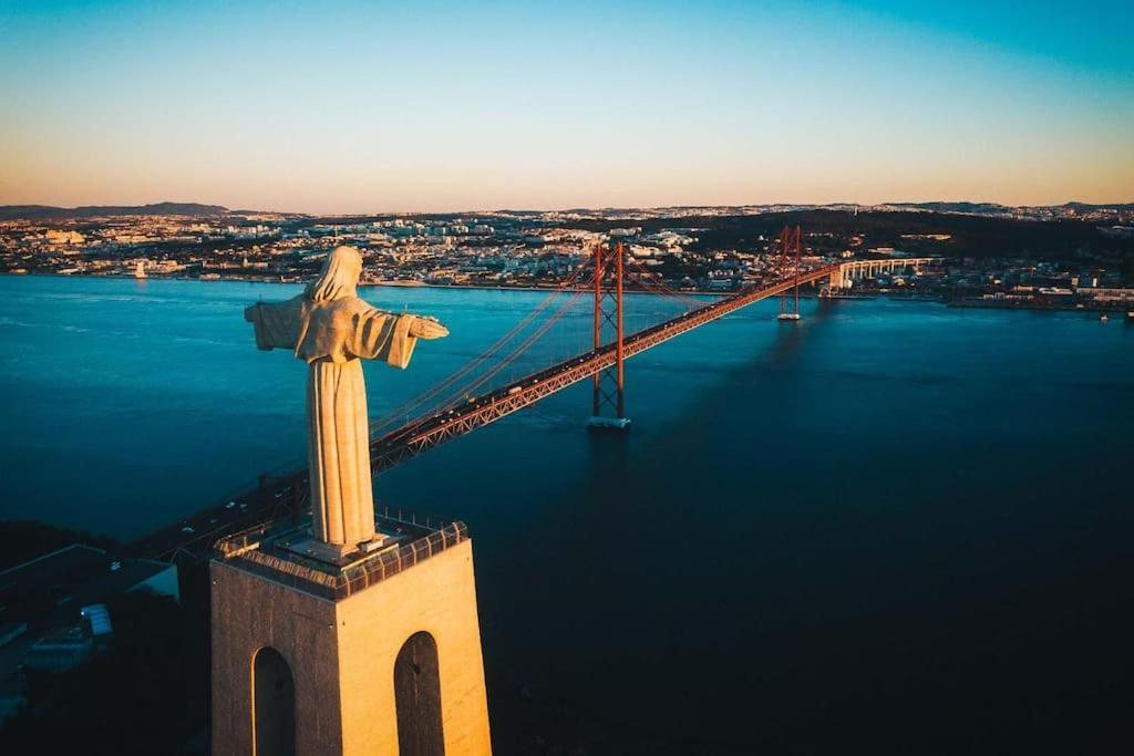 Lisbon Tagus River - アルマダ エクステリア 写真